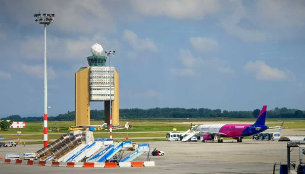 ✈️ We’re ready for the summer peak – Park&Fly style! 🌞🚗