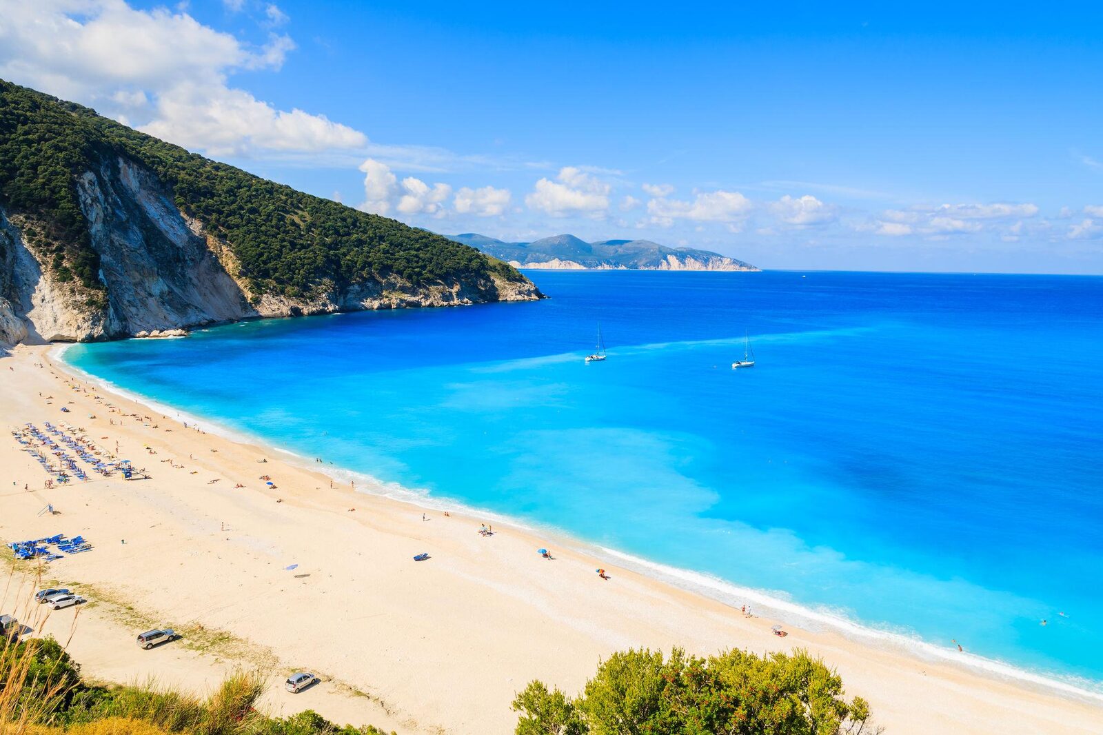 Kefalónia, Myrtos Beach - fehér homokos strand és kristálytiszta tenger